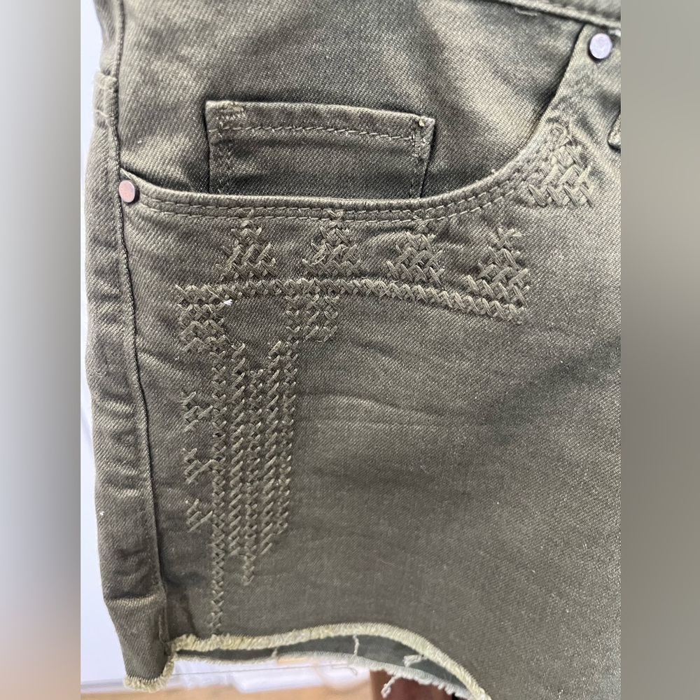 Blank NYC Olive Jean Shorts Sz. M - Picture 7 of 9